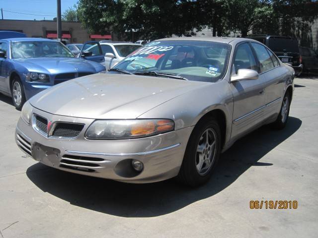 Pontiac Bonneville SE Sedan