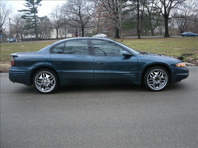 Pontiac Bonneville 2000 photo 1