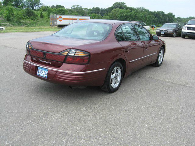 Pontiac Bonneville 2000 photo 1