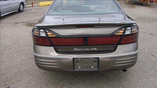 Pontiac Bonneville 2000 photo 3