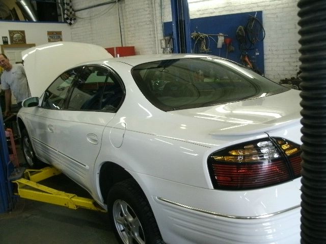 Pontiac Bonneville SE Sedan