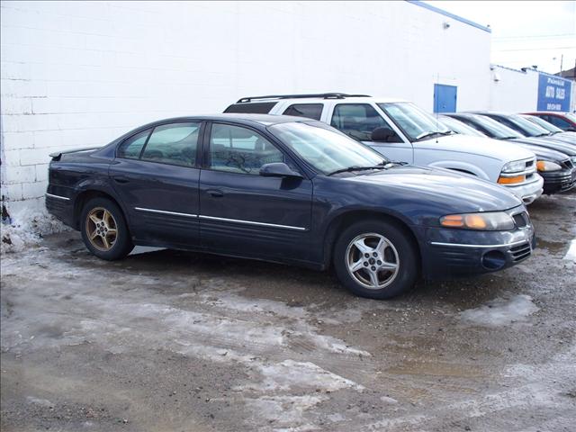 Pontiac Bonneville SE Sedan