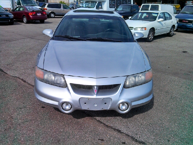 Pontiac Bonneville 2000 photo 2