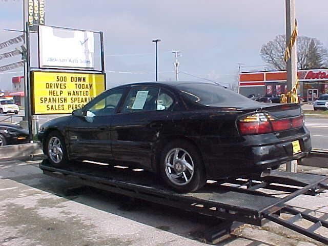 Pontiac Bonneville 2000 photo 2