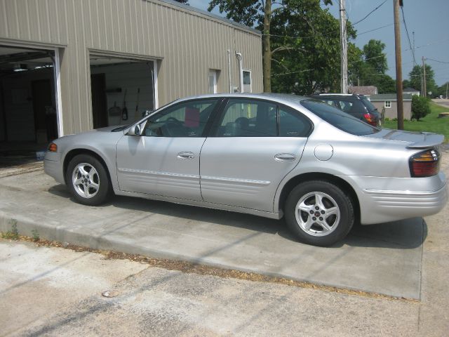 Pontiac Bonneville 2000 photo 2