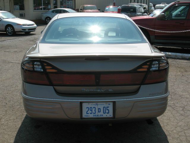 Pontiac Bonneville 2000 photo 2