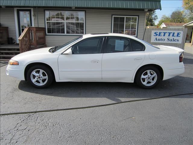 Pontiac Bonneville SE Sedan