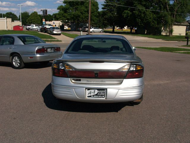 Pontiac Bonneville 2001 photo 2