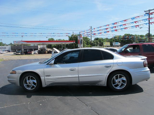 Pontiac Bonneville 2001 photo 1