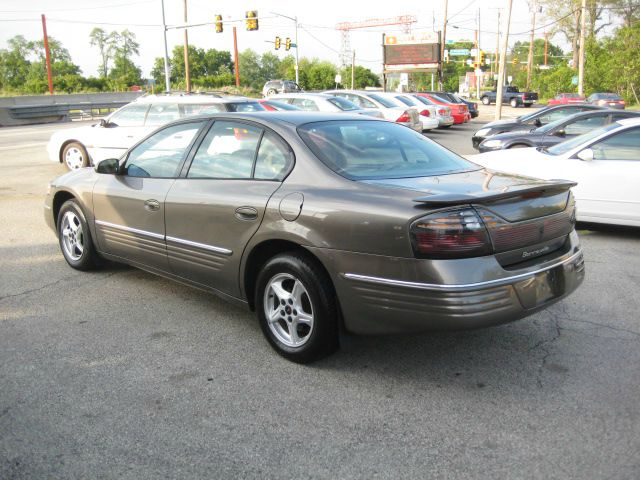 Pontiac Bonneville 2001 photo 10