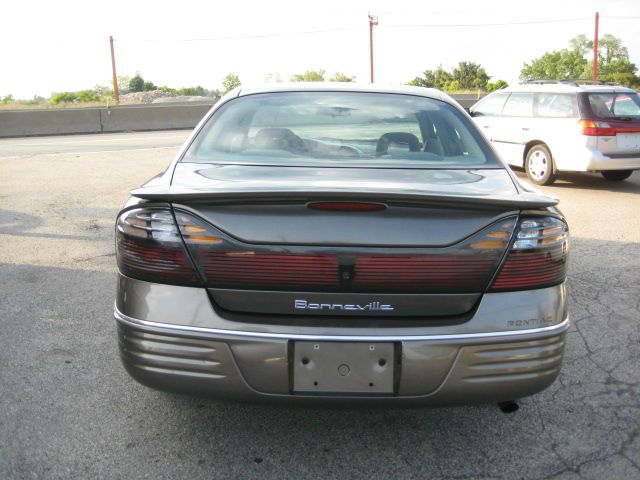 Pontiac Bonneville 2001 photo 38