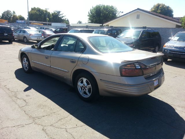 Pontiac Bonneville 2001 photo 2