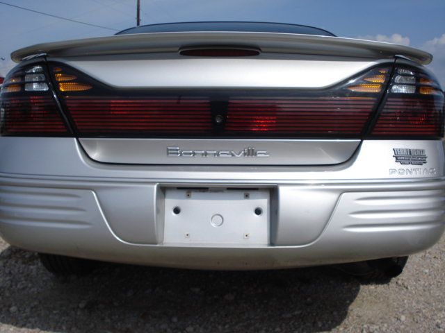 Pontiac Bonneville 2001 photo 17