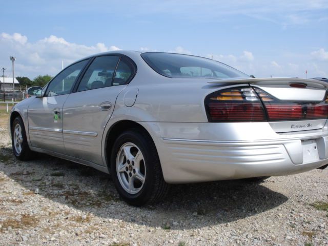 Pontiac Bonneville 2001 photo 24