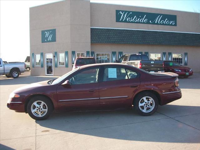 Pontiac Bonneville SE Sedan