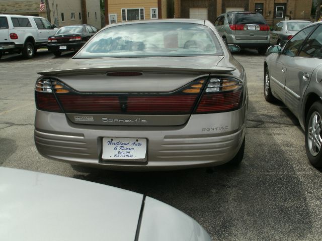 Pontiac Bonneville 2002 photo 2