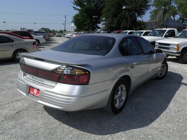 Pontiac Bonneville 2002 photo 3