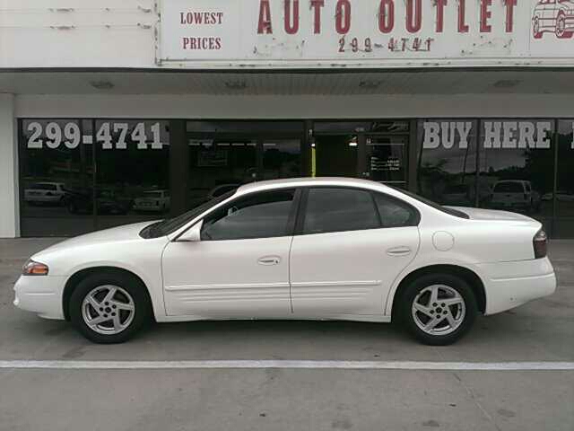 Pontiac Bonneville SE Sedan