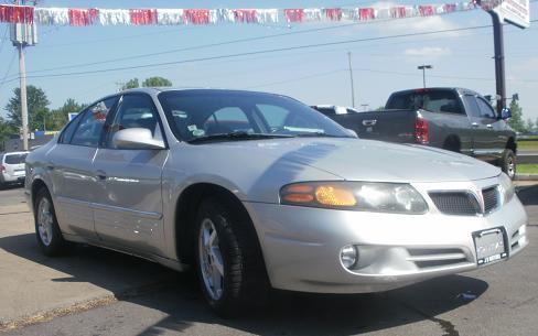 Pontiac Bonneville SE Sedan