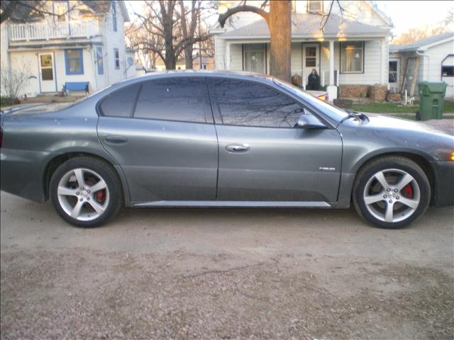 Pontiac Bonneville 2005 photo 1