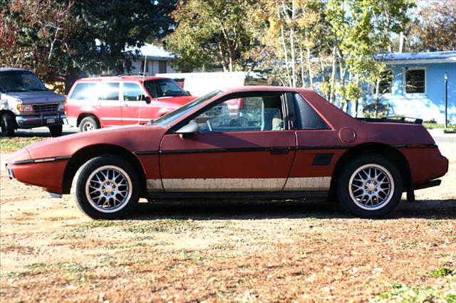 Pontiac Fiero 1986 photo 2