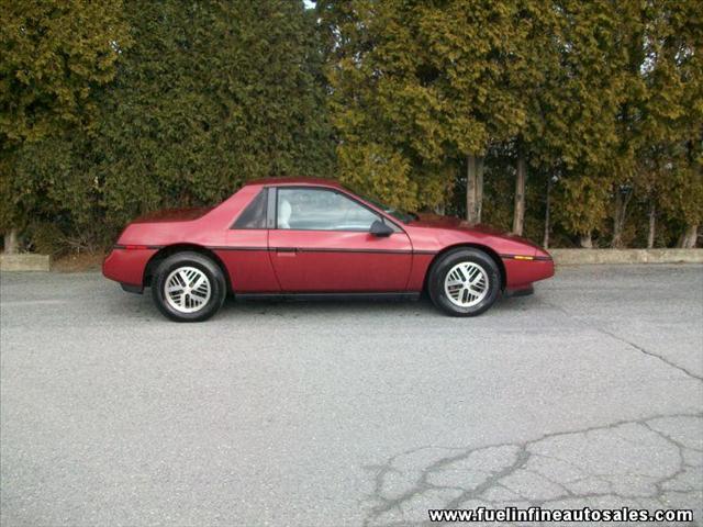 Pontiac Fiero Base Coupe