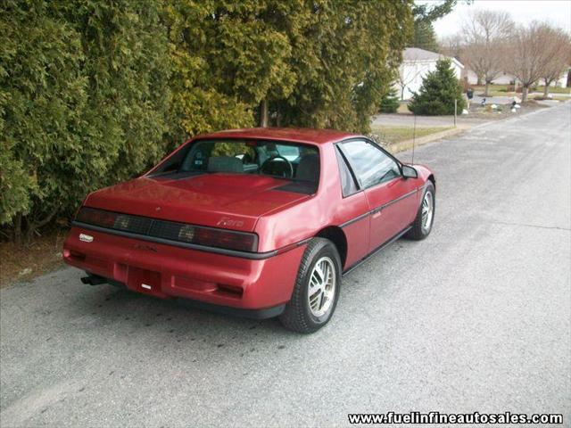 Pontiac Fiero 1987 photo 1