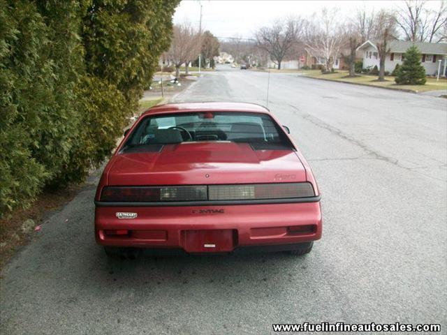 Pontiac Fiero 1987 photo 2