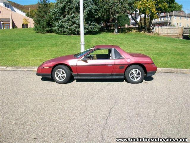 Pontiac Fiero SE Coupe