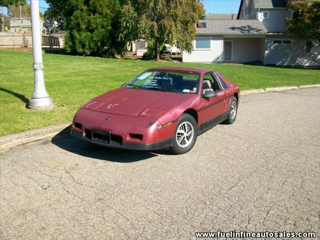 Pontiac Fiero 1987 photo 1