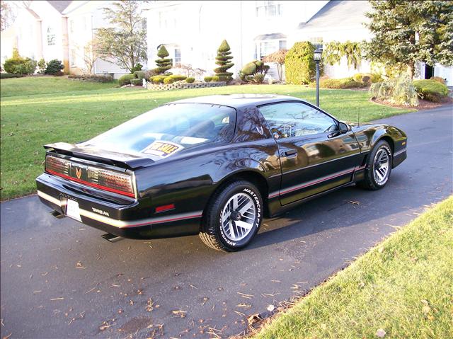 Pontiac Firebird 1985 photo 3