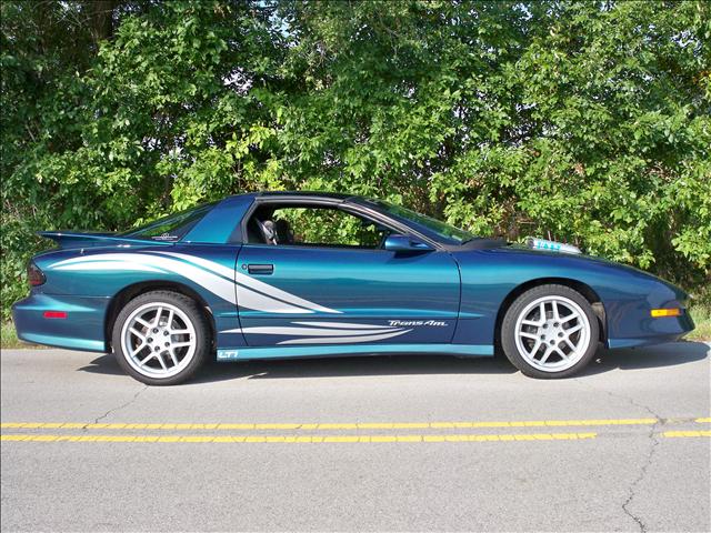 Pontiac Firebird 1996 photo 1