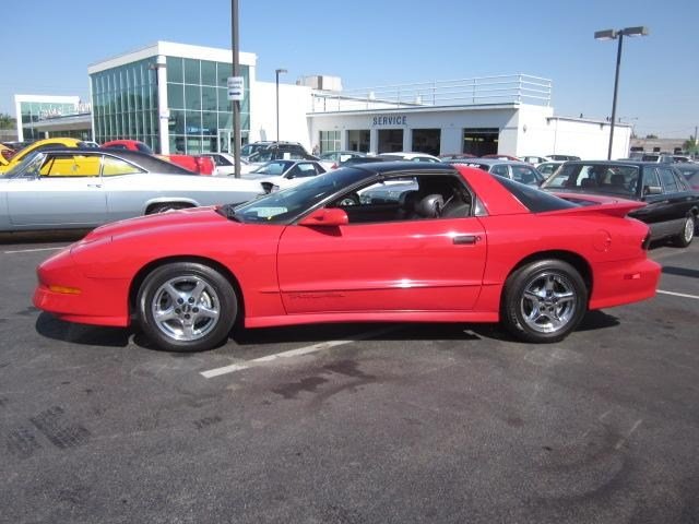 Pontiac Firebird 1997 photo 1