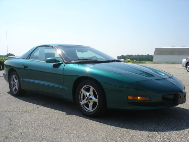 Pontiac Firebird 1997 photo 1