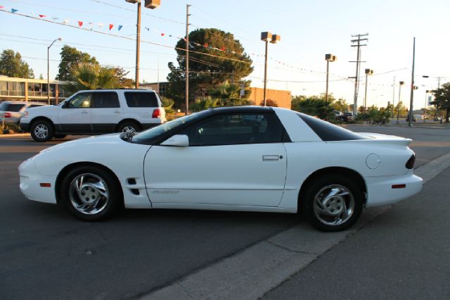 Pontiac Firebird 1998 photo 1