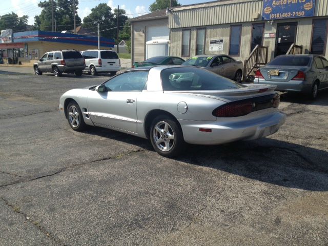 Pontiac Firebird 2000 photo 2