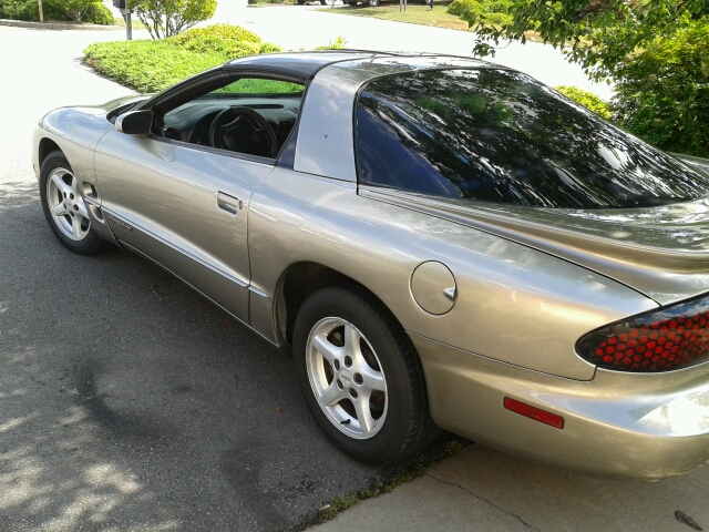 Pontiac Firebird 2000 photo 1