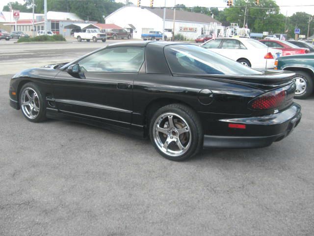 Pontiac Firebird 2001 photo 2