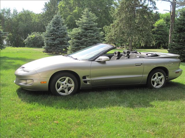 Pontiac Firebird 2001 photo 1