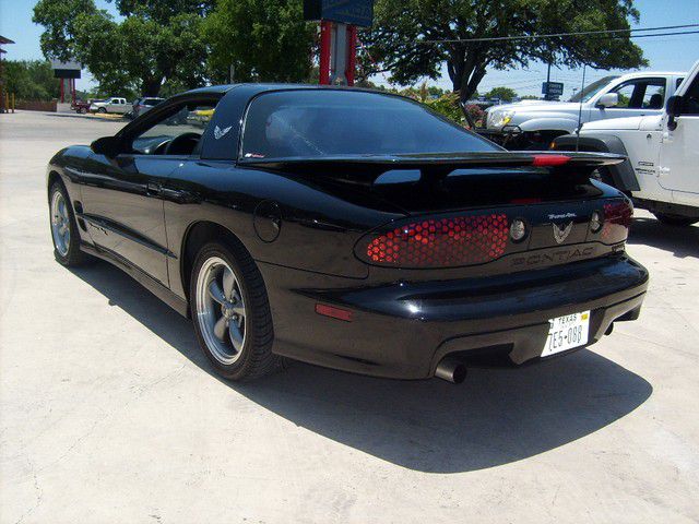 Pontiac Firebird 2001 photo 2