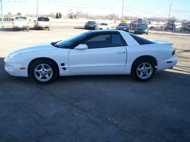 Pontiac Firebird 2001 photo 1