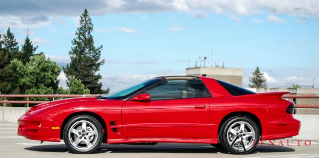 Pontiac Firebird 2002 photo 1