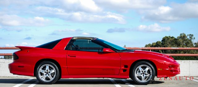 Pontiac Firebird 2002 photo 2