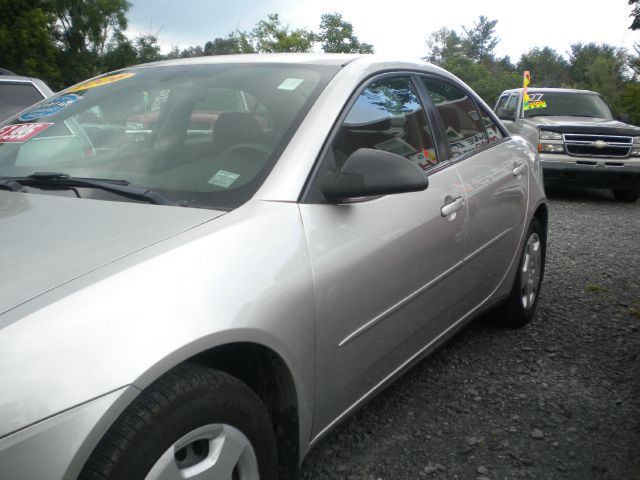 Pontiac G6 SE Sedan