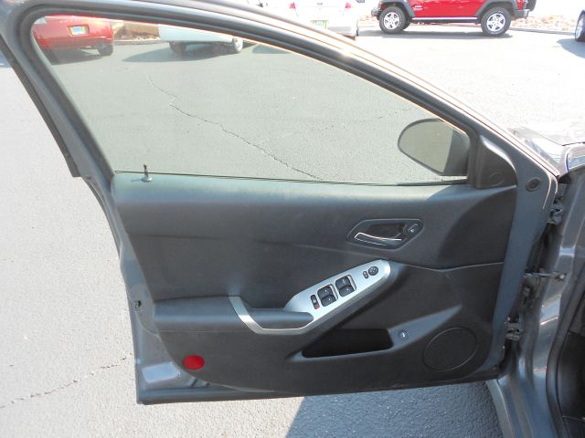 Pontiac G6 2009 photo 2