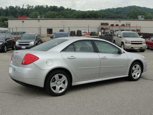 Pontiac G6 2010 photo 1