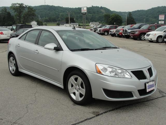 Pontiac G6 2010 photo 2