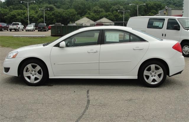 Pontiac G6 2010 photo 2