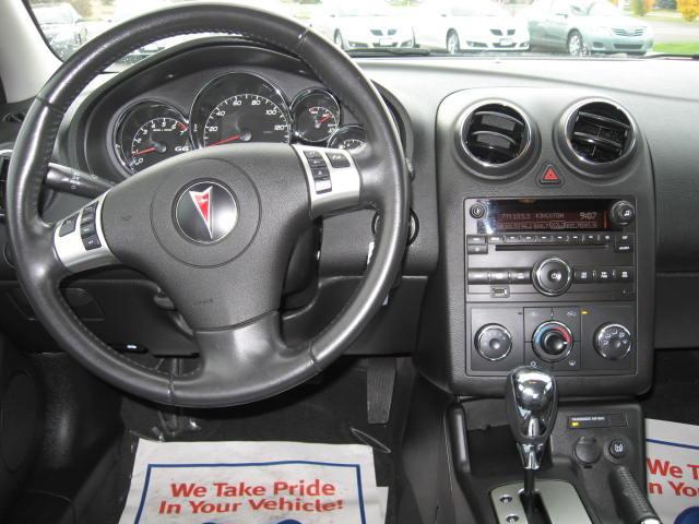 Pontiac G6 2010 photo 2