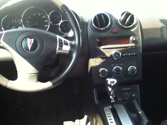 Pontiac G6 2010 photo 2